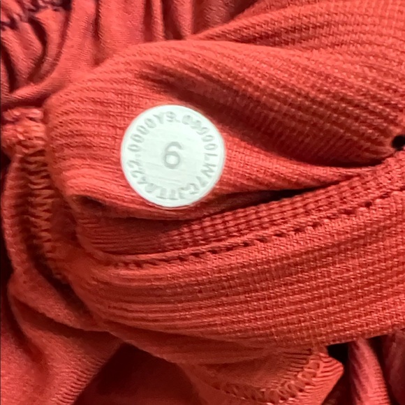 Lululemon  high rise Colorblock Hotty Hot running shorts. Size 6. 4” inseam - Picture 4 of 5